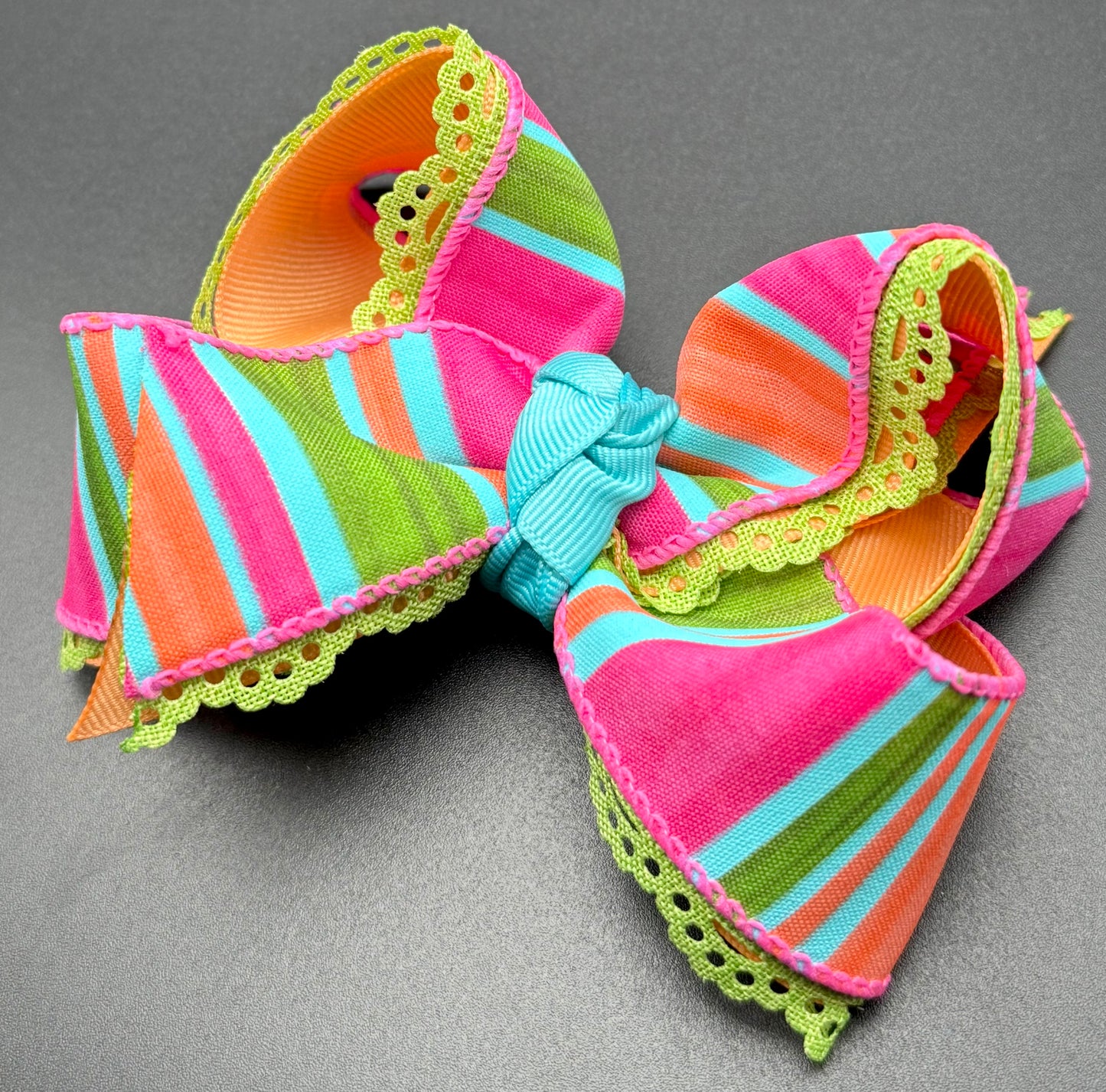 Neon Scallop (5" Baby)